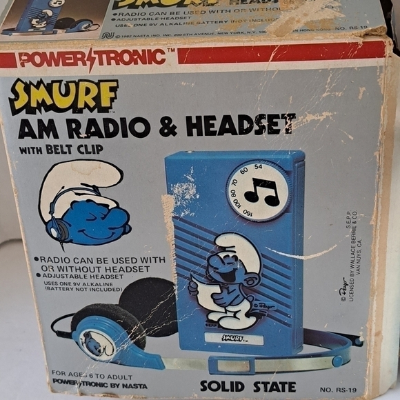 Vintage 80's Smurf AM Radio and Headset with Belt Clip Untested - Picture 2 of 15